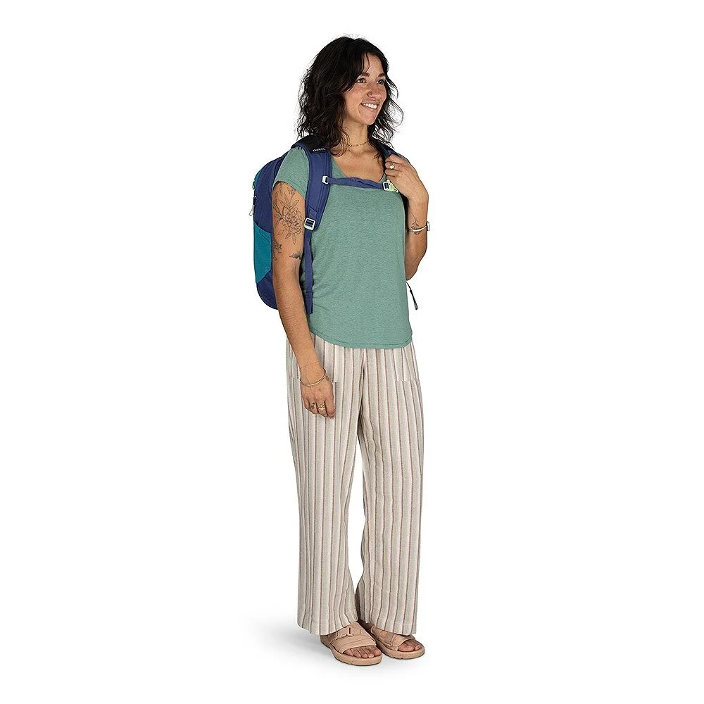Woman wearing Osprey Daylite 26+6 backpack