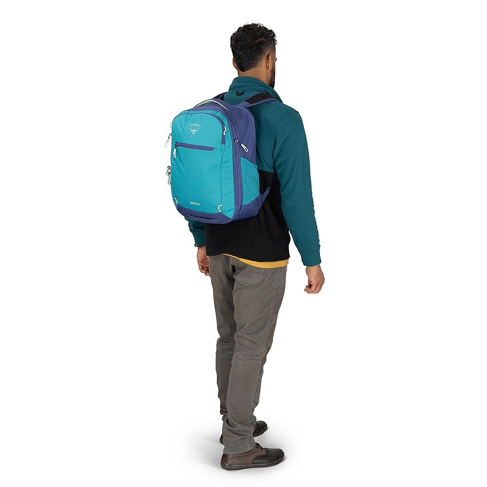 Man wearing Osprey Daylite 26+6 backpack